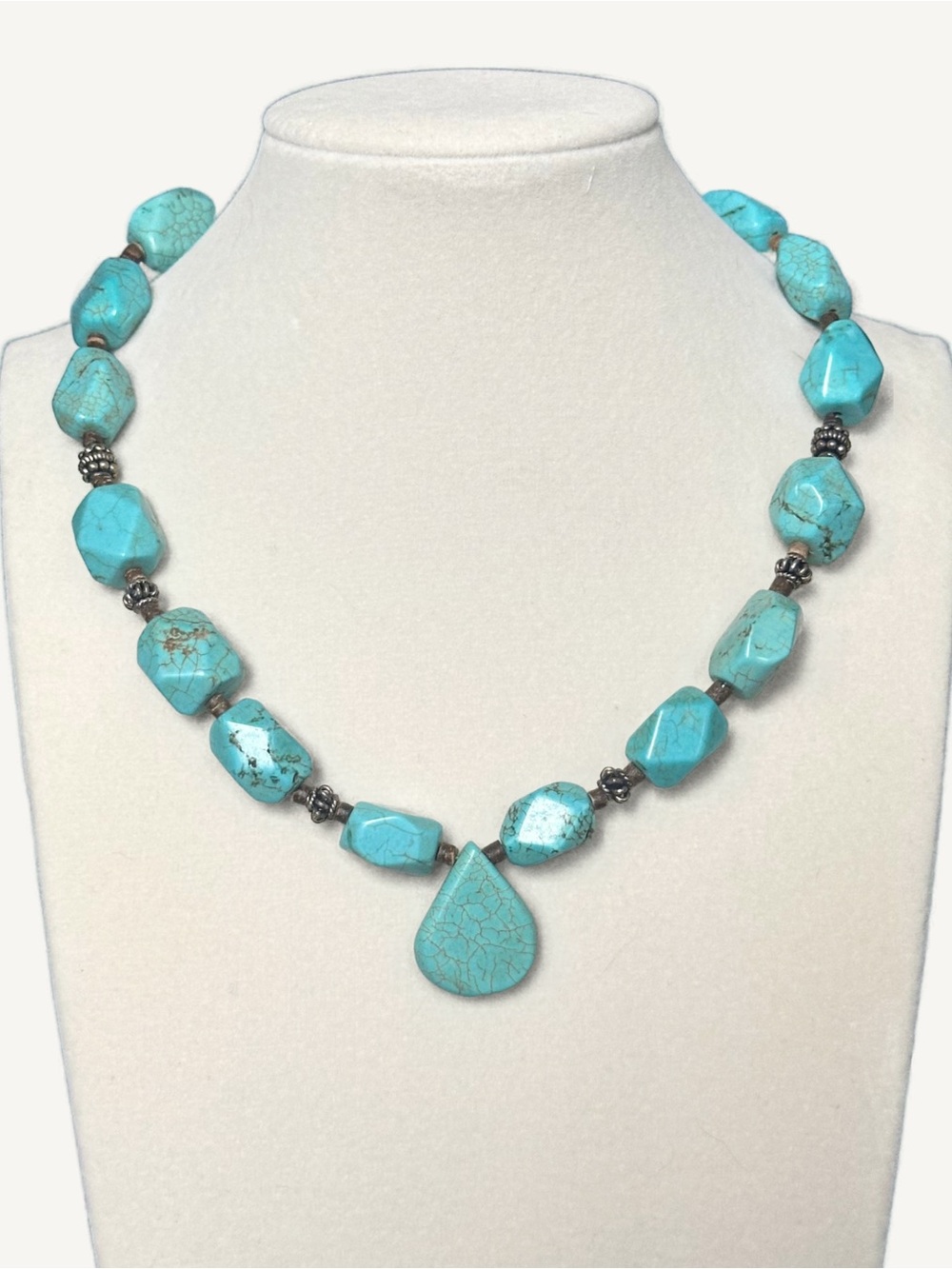 Turquoise Howlite Chunky Nugget Necklace Teardrop Pendant Silver Tone 16.5 Inch